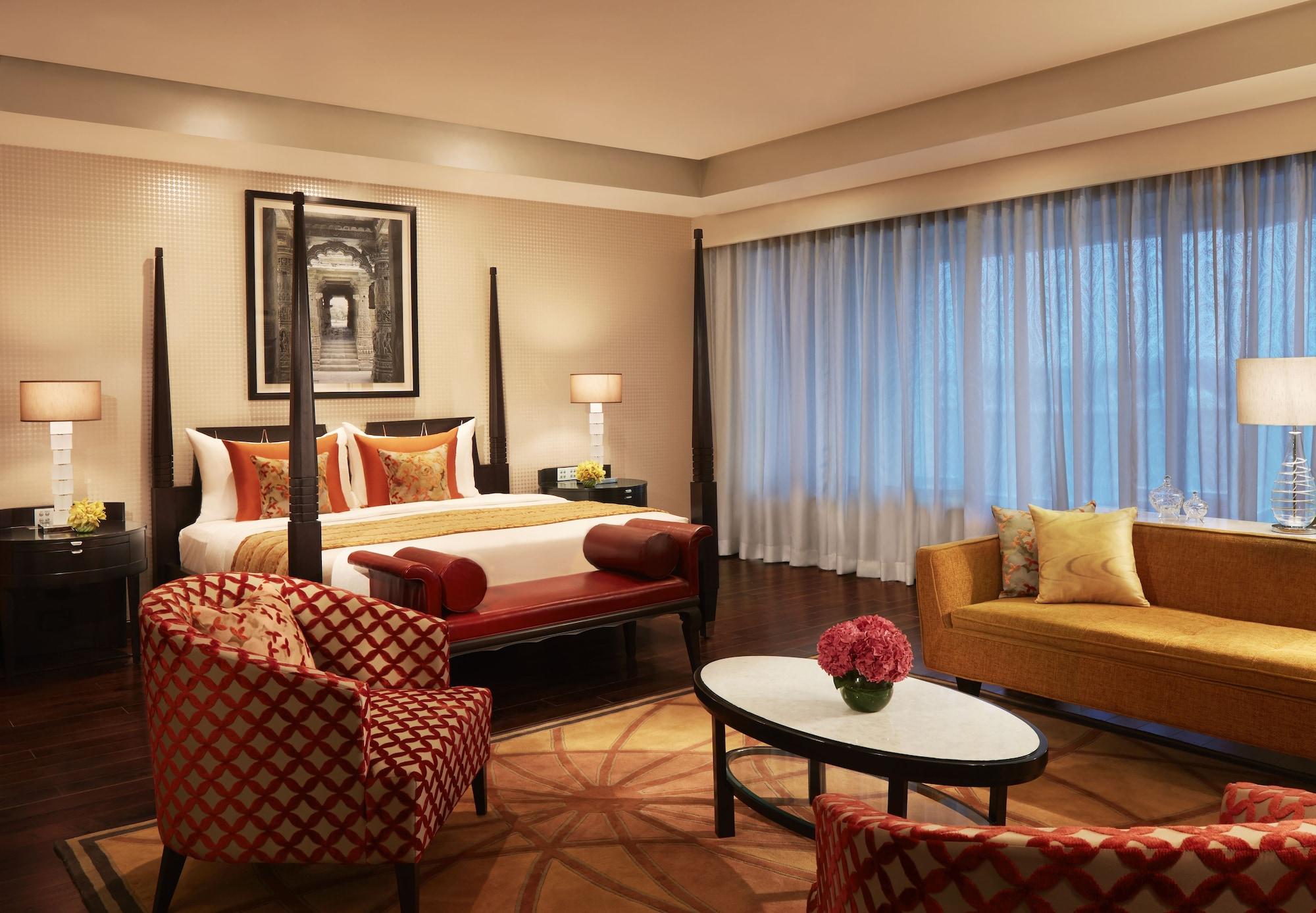 Отель Taj Santacruz Мумбаи Экстерьер фото A suite at the Taj Mahal Palace