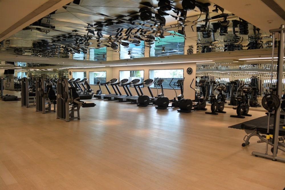 Отель Taj Santacruz Мумбаи Экстерьер фото The gym at The Ivy