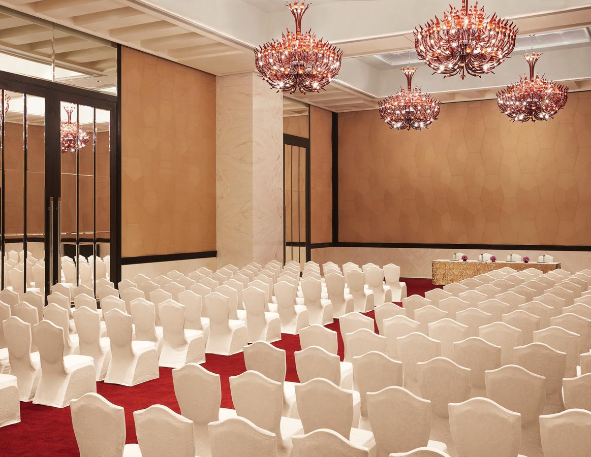 Отель Taj Santacruz Мумбаи Экстерьер фото The ballroom