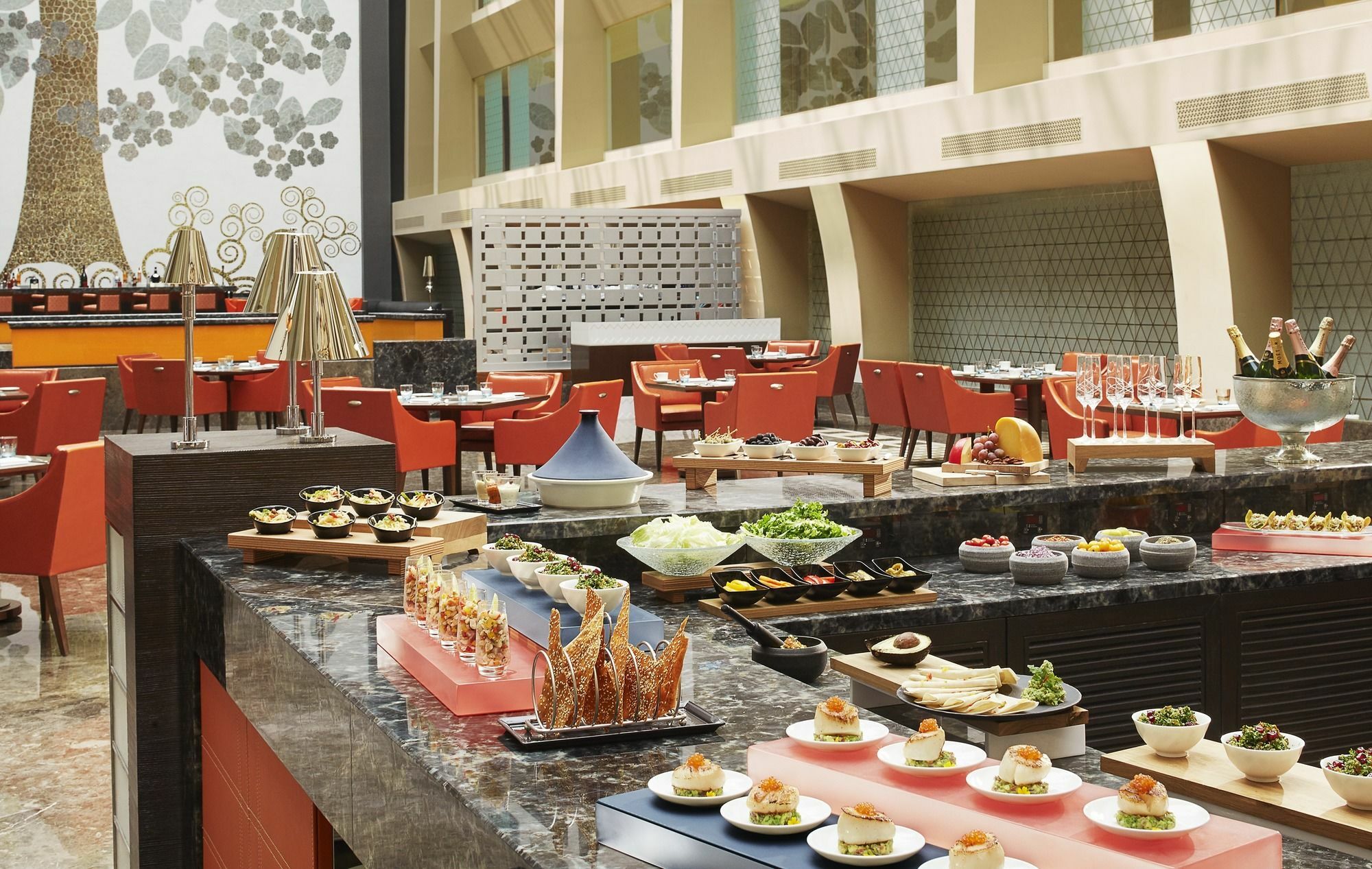 Отель Taj Santacruz Мумбаи Экстерьер фото A buffet at a hotel